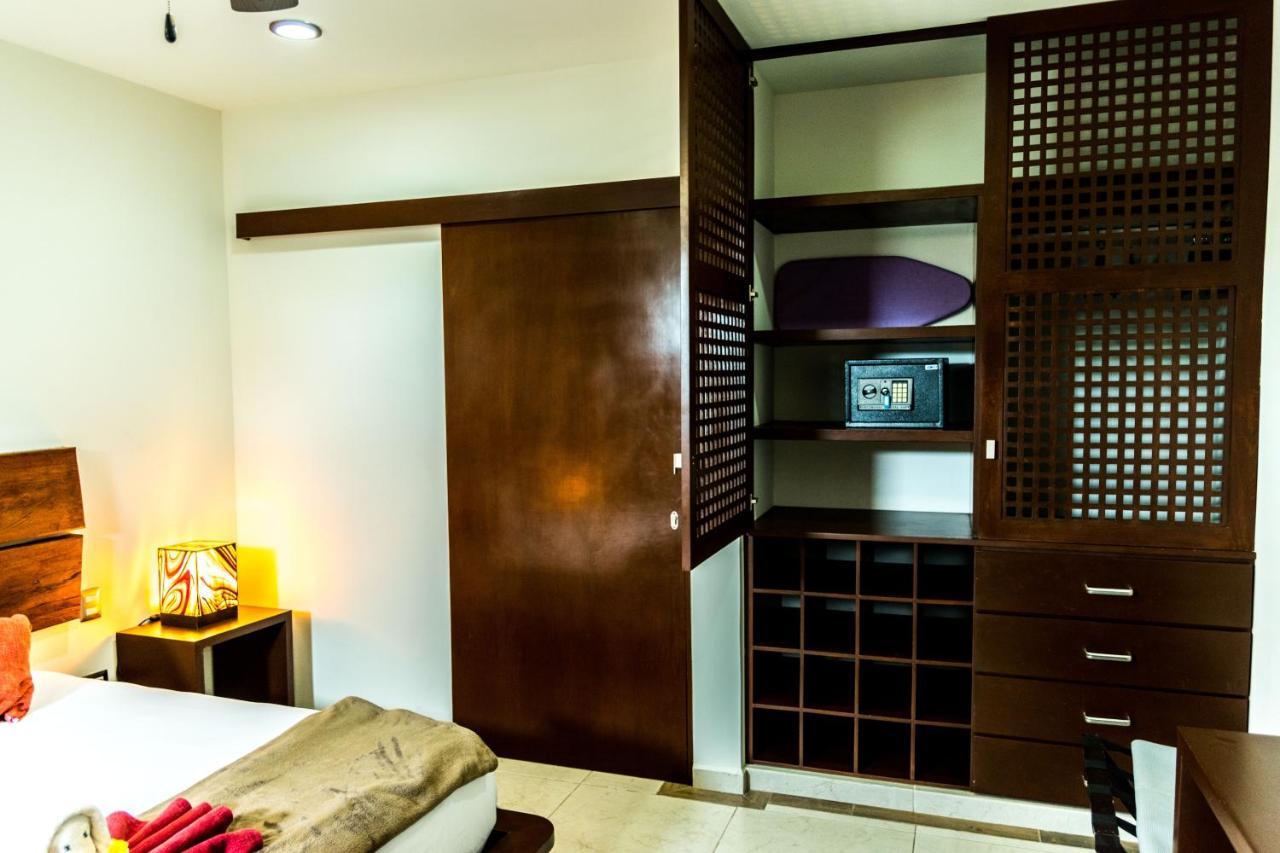 Casa Ticul Hotel Boutique - 5Th Ave (Adults Only) Playa del Carmen Buitenkant foto A sliding door