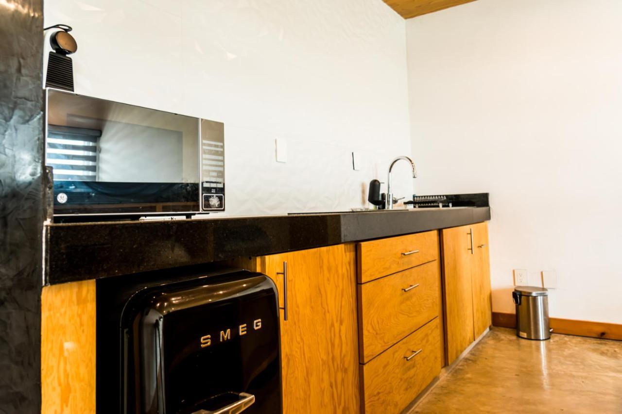Casa Ticul Hotel Boutique - 5Th Ave (Adults Only) Playa del Carmen Buitenkant foto A kitchen with a refrigerator, stove, and oven