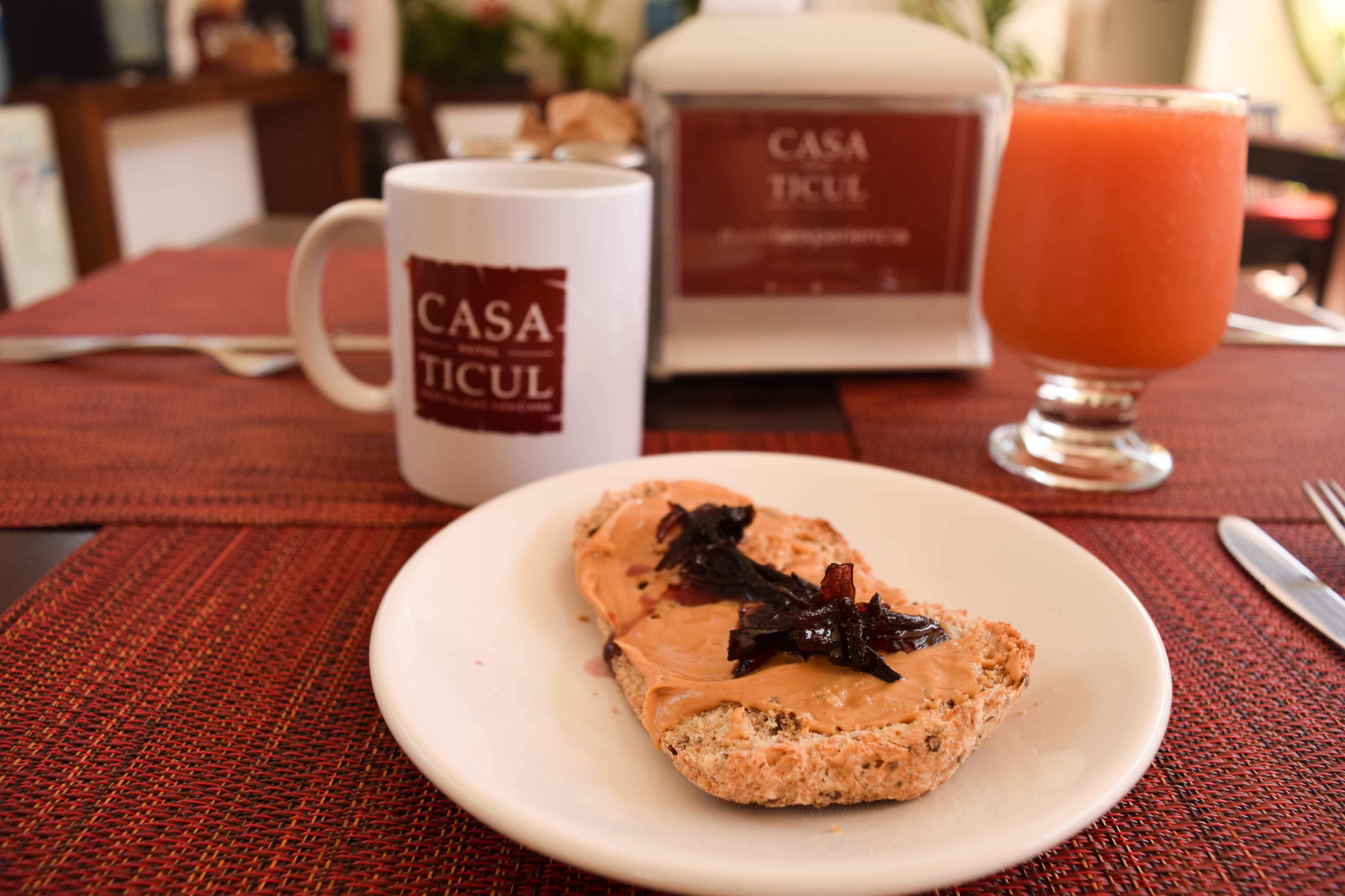 Casa Ticul Hotel Boutique - 5Th Ave (Adults Only) Playa del Carmen Buitenkant foto A slice of pan de elote with jam