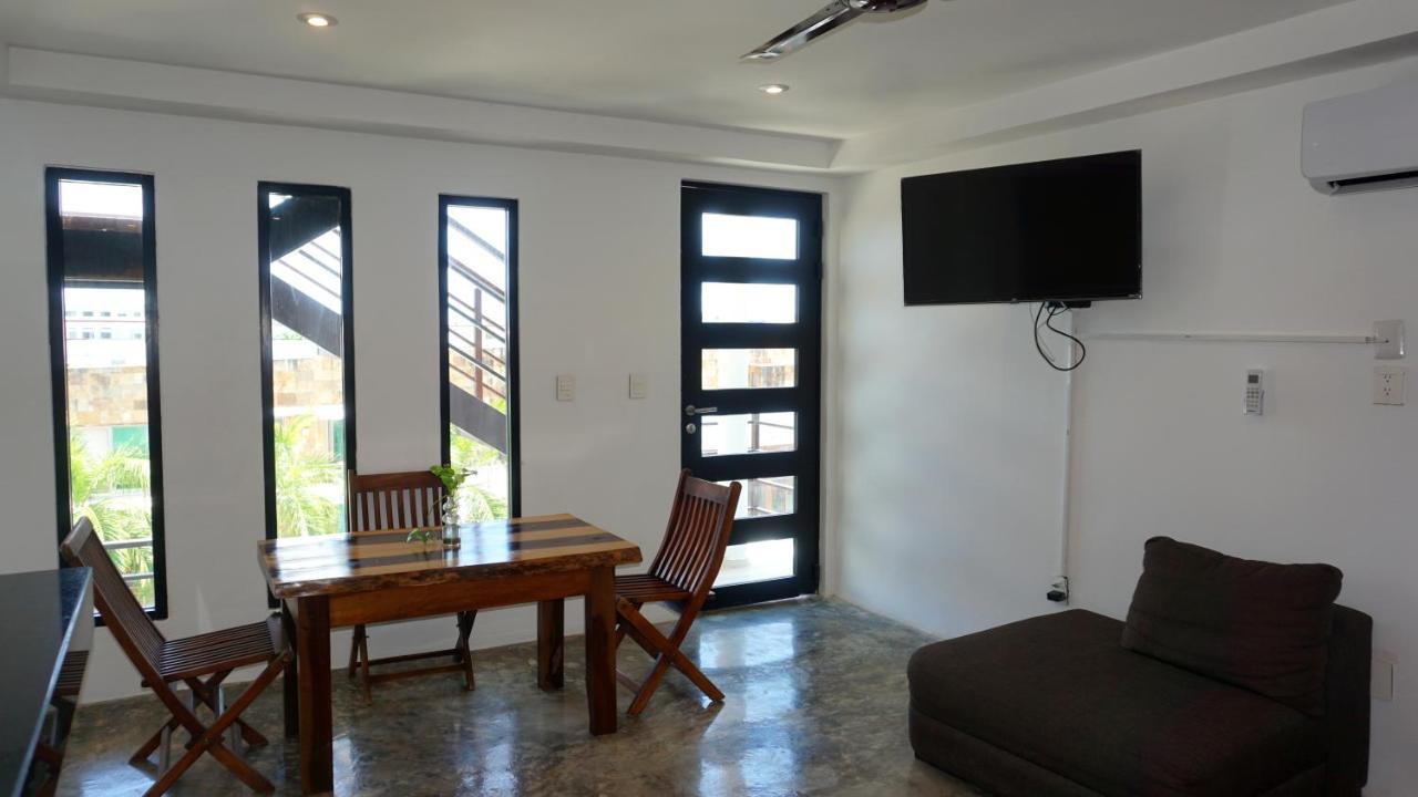 Casa Ticul Hotel Boutique - 5Th Ave (Adults Only) Playa del Carmen Buitenkant foto A living room with a television