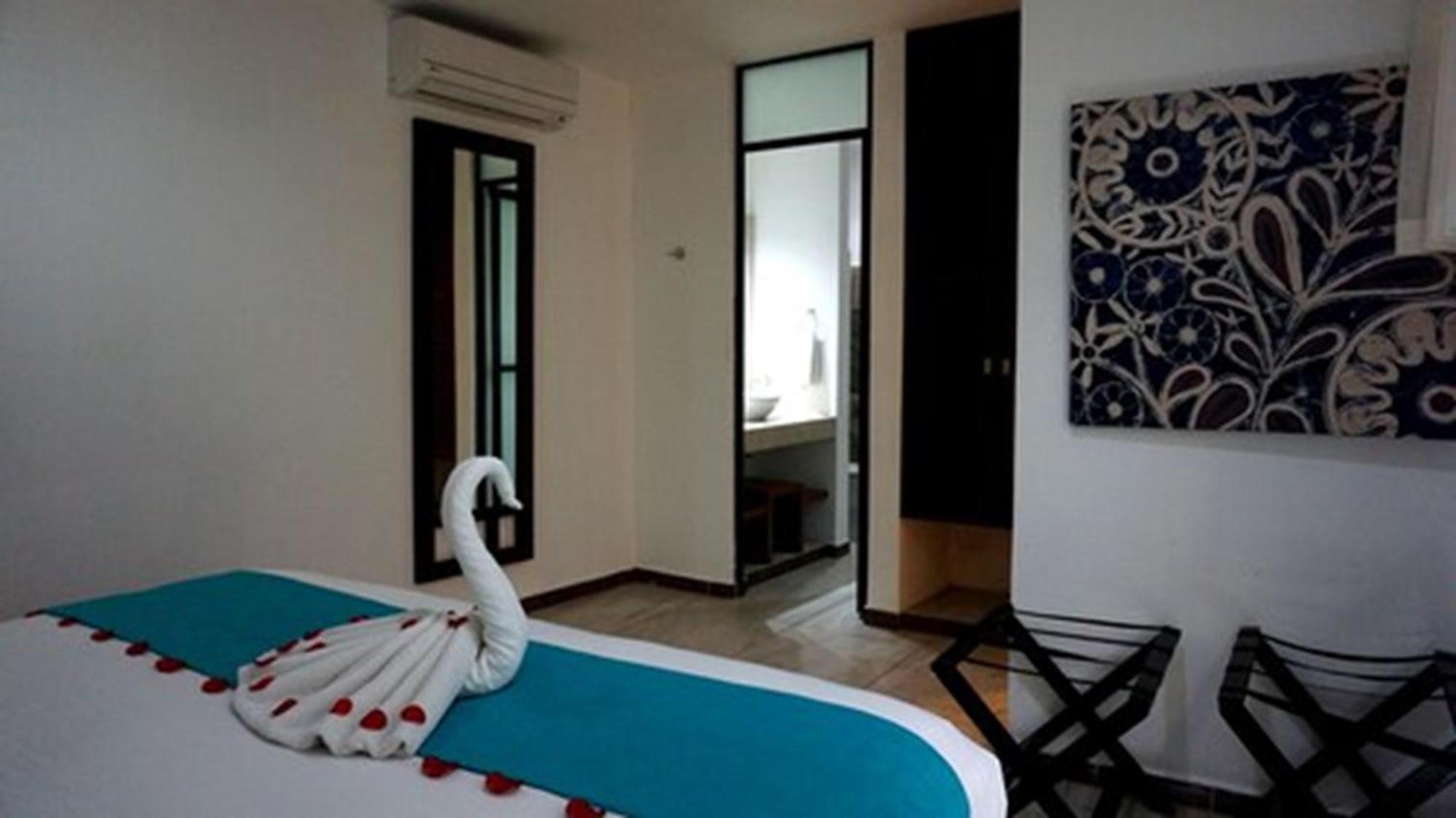 Casa Ticul Hotel Boutique - 5Th Ave (Adults Only) Playa del Carmen Buitenkant foto A room at the hotel